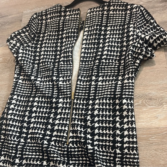 Calvin Klein Black and White Sheath Mini Dress Crew Neck - Picture 10 of 13